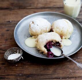 Dampfnudeln mit Kirschen