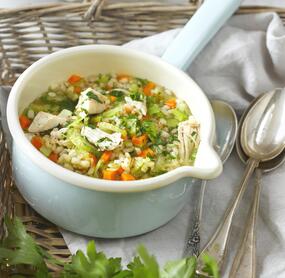 Gesunder Hühnereintopf mit Graupen