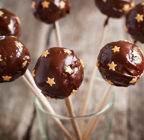 Weihnachtliche Stollen-Cake-Pops