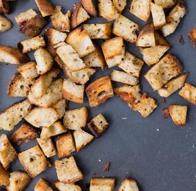 Die knusprigsten Knoblauch-Croûtons