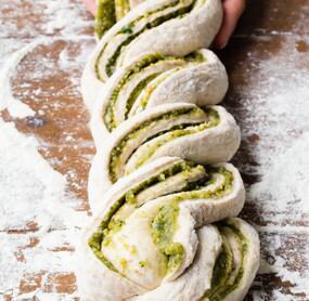 Walnuss-Pesto-Zopf
