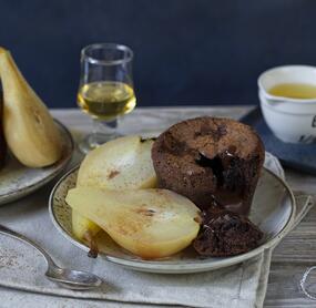 Birne Helene mit Schokoküchlein mit flüssigem Kern