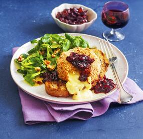 Gebackener Camembert mit Cranberry-Chutney