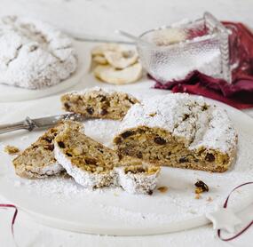 Kleine Quarkstollen mit Äpfeln und Nüssen