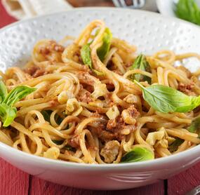 Linguine mit Tomaten-Walnuss-Pesto
