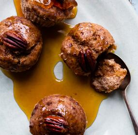 Bananen-Pekannuss-Muffins mit Ahornsirup