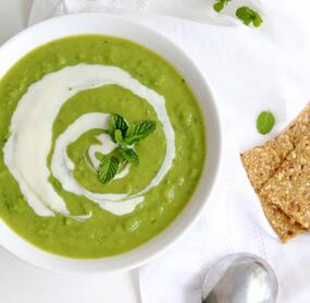 Erbsensuppe mit Creme fraîche