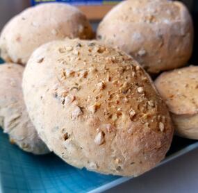 Kernige Sonntagsbrötchen