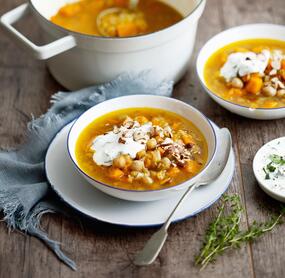 Vegetarischer Gemüseeintopf mit Kichererbsen