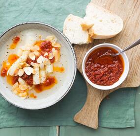Vegane Spargelsuppe mit Tomatenöl