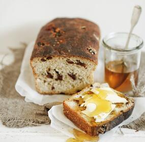 Fluffiges Dattel-Honig-Brot