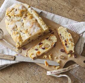 Quarkstollen mit Cranberrys