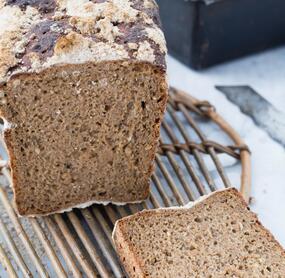 Kerniges Dinkel-Karotten-Brot
