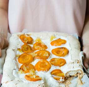 Aprikosen-Karamell-Pavlova