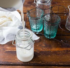 Cashew- oder Mandelmilch