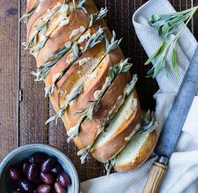 Knoblauch-Salbei-Brot