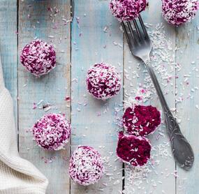 Süße Rote-Bete-Energy Balls mit Kokos