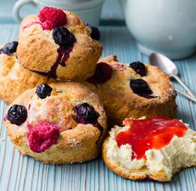 Scones mit Beeren