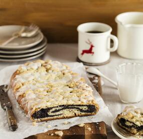 Mohn-Striezel mit Streuseln