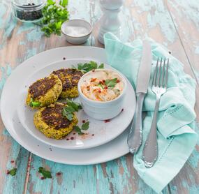 Bratlinge mit pikantem Quark-Dip