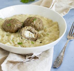 Hackbällchen mit Käsefüllung