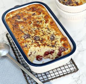 Milchreisauflauf mit Kirschen und Mohn