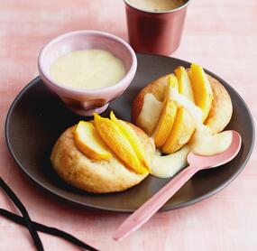 Quittentaler mit Vanillesoße