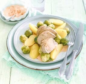 Zartes Schweinefilet mit Rosenkohl und Kartoffeln