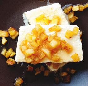 Vanille-Parfait mit Amaretto-Äpfeln