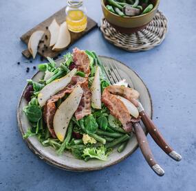 Grüne-Bohnen-Salat mit Birnen und Speck aus dem Varoma®