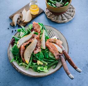 Grüne-Bohnen-Salat mit Birnen und Speck aus dem Varoma®