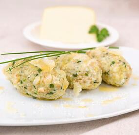 Kasnocken mit Butter und Graukäse