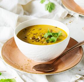 Curry-Kürbisuppe mit Kichererbsen