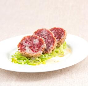 Rohnenknödel auf Lauchgemüse