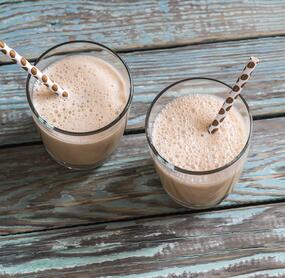 Veganer Schoko-Shake mit Mandelmilch