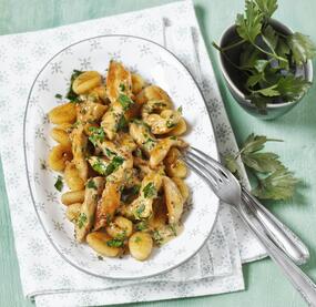 Senfhähnchen mit gebratenen Gnocchi