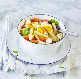 Low-Carb-Spargelsalat Tomate-Mozzarella