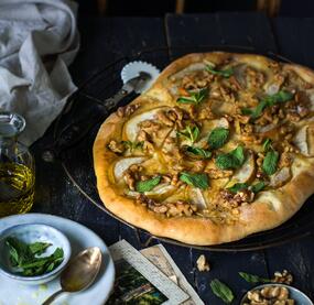 Duftendes Walnuss-Focaccia mit Birnen