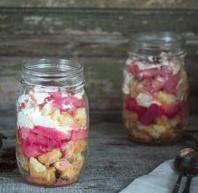 Rhabarber-Tiramisu im Glas