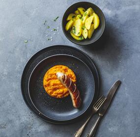 Steckrübenmus mit Kartoffeln und Bratwurst