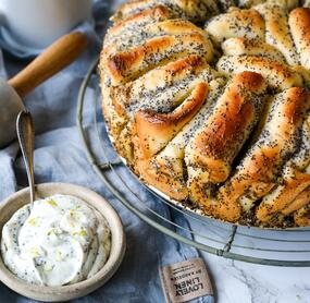 Limetten-Mohn-Faltenbrot