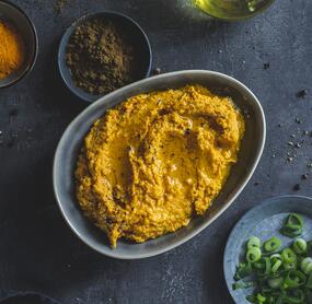 Orientalischer Hummus mit Karotten