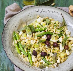 Mediterraner grüner Bulgursalat