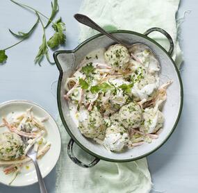 Kräuterknödel mit leichtem Wurzelrahm
