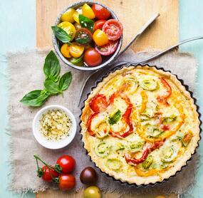 Porree-Paprika-Tarte mit Salat