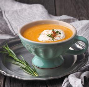 Wärmende Topinambursuppe mit Schmand