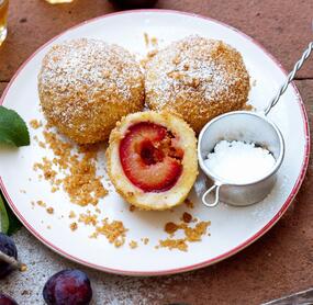 Österreichische Zwetschgenknödel