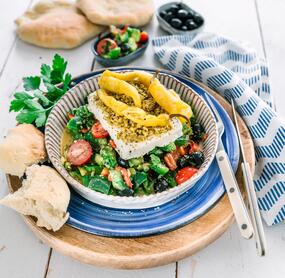 Hirtensalat mit Pitabrot und Feta aus dem Varoma®