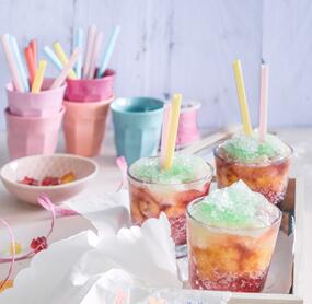 Bunter Regenbogen-Slushie