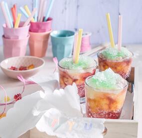 Bunter Regenbogen-Slushie